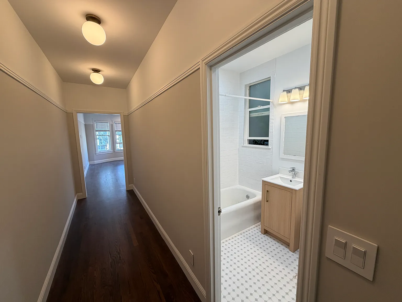 Studio, 600 sqft, $3,850 — Photo 2