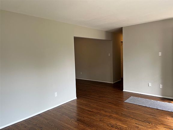5th image of 825 Claver Ln