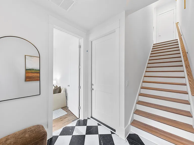 932 Parkwood Ave — Photo 3