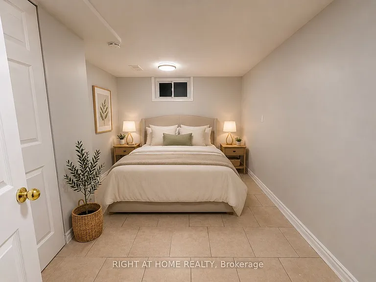 67 Brentwood Dr #LOWER — Photo 2