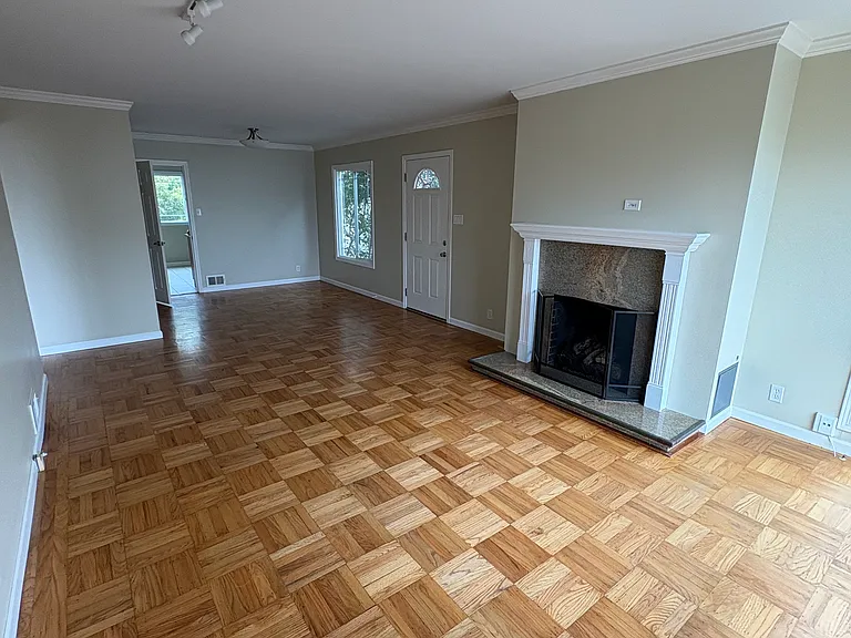 35 Crestview Ave — Photo 4