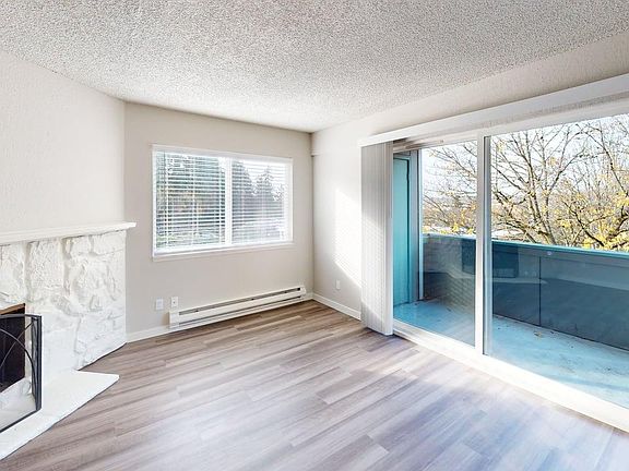 1 Bed 1 Bath - Living Area