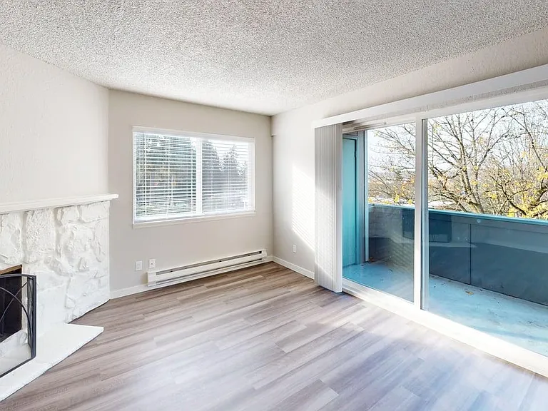 1 Bed 1 Bath - Living Area