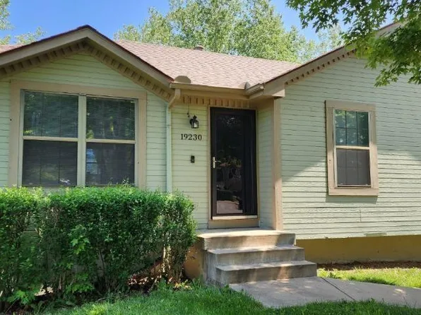 19230 E Ponca Dr, Independence, MO 64056