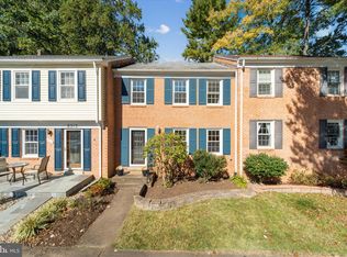 8317 Uxbridge Ct, Springfield, VA 22151