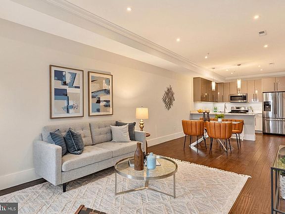 3rd image of 1711 D St SE Unit 2