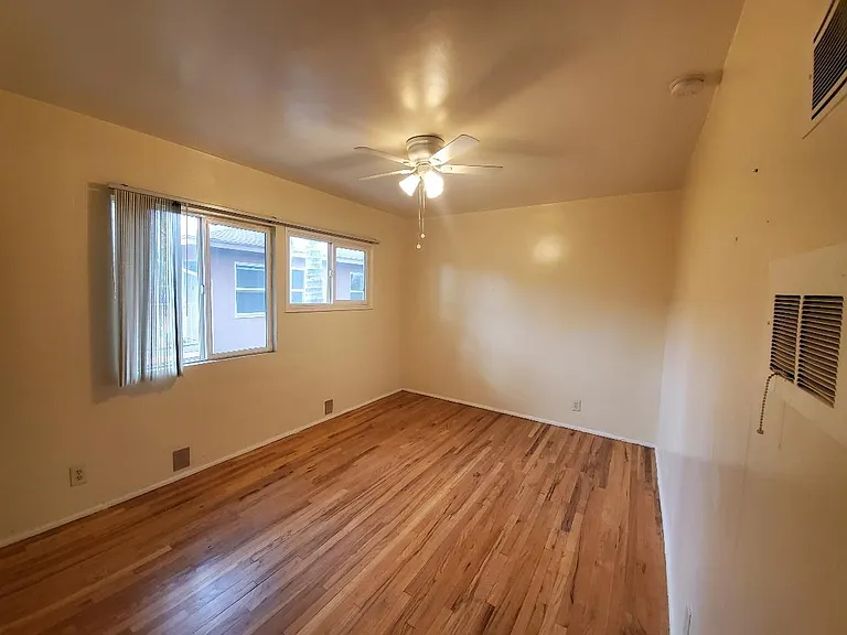 15908 Sherman Way #5 — Photo 6