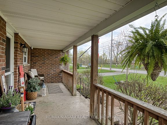 5th image of 662 Empire Rd