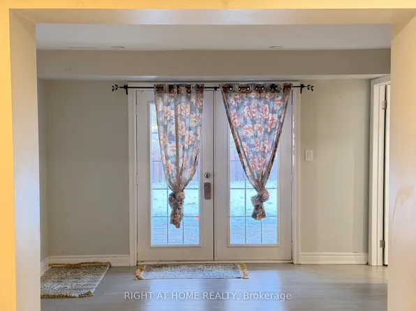 130 Alexmuir Blvd, Toronto, ON M1V 1K9