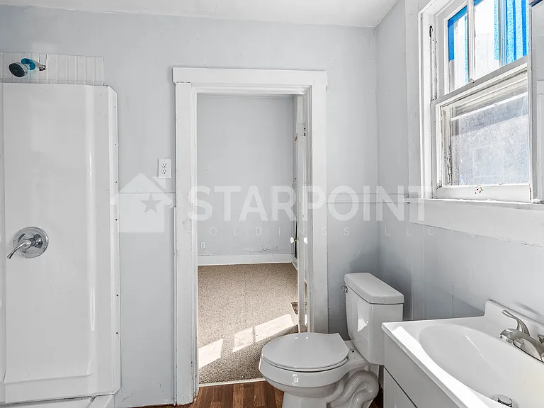 1504 Halford St — Photo 2