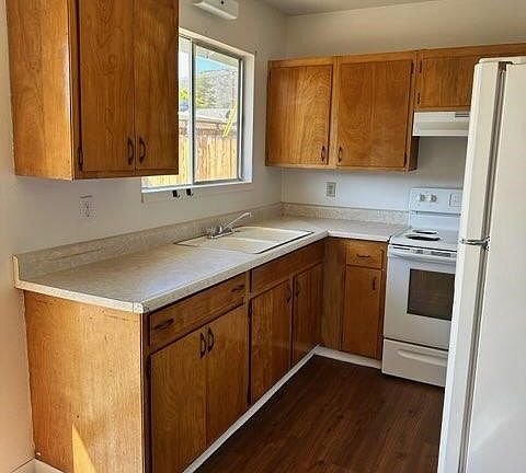 3rd image of 639 Butte St