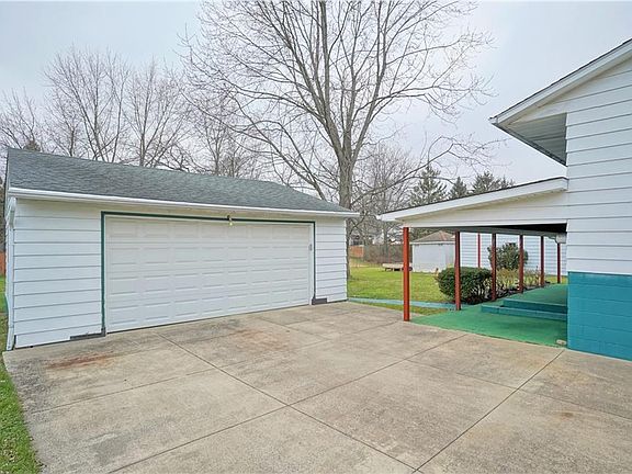 4th image of 371 Cathy Dr