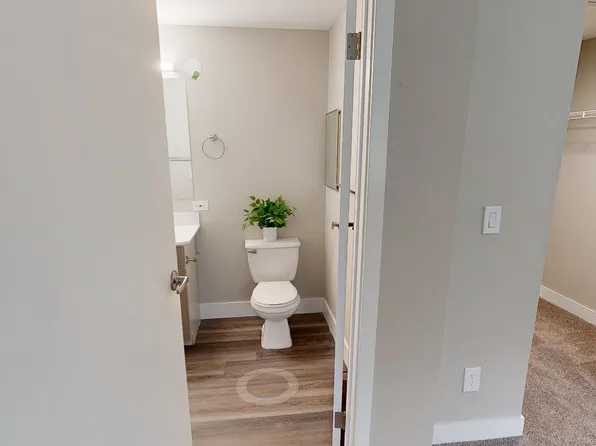 15817 NE 90th St APT E233, Redmond, WA 98052