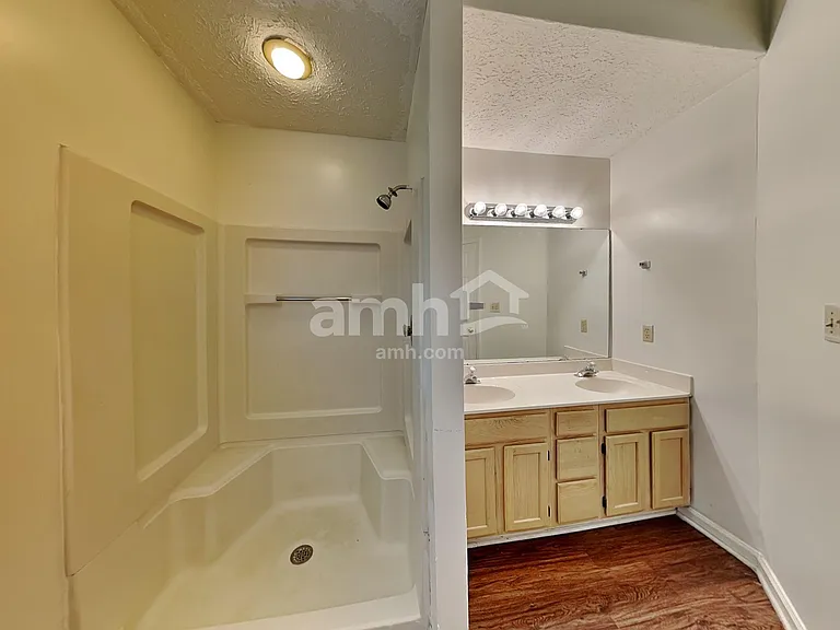 210 Wood Valley Ct — Photo 13