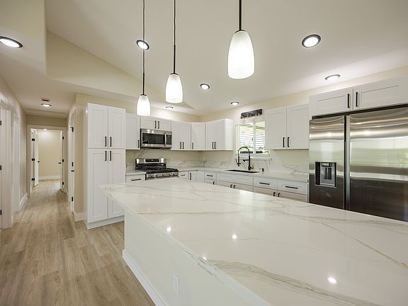 3rd image of 16-2115 Emerald Dr