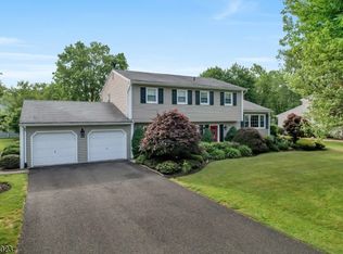 12 Stafford Rd, Parsippany, NJ 07054