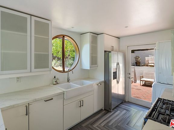 4th image of 2573 Glen Green St