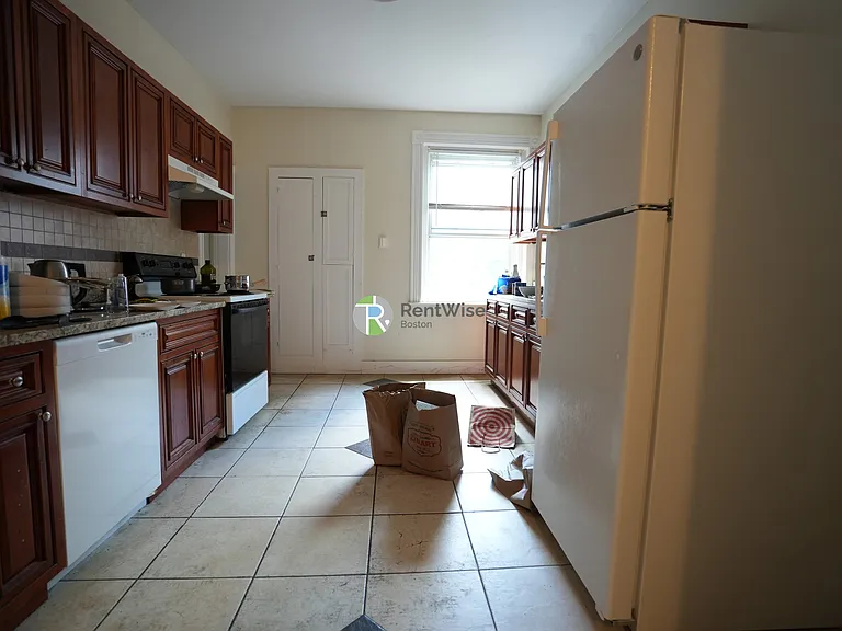 22 Euston St #5 — Photo 12