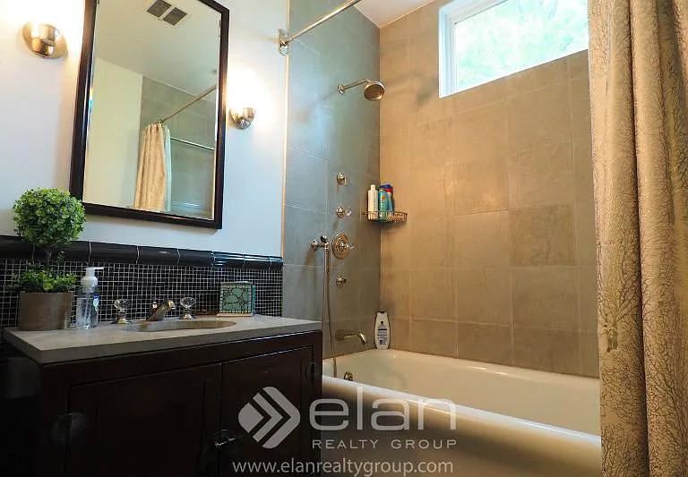 1851 W Larchmont Ave — Photo 9