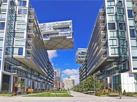 29 Queens Quay E