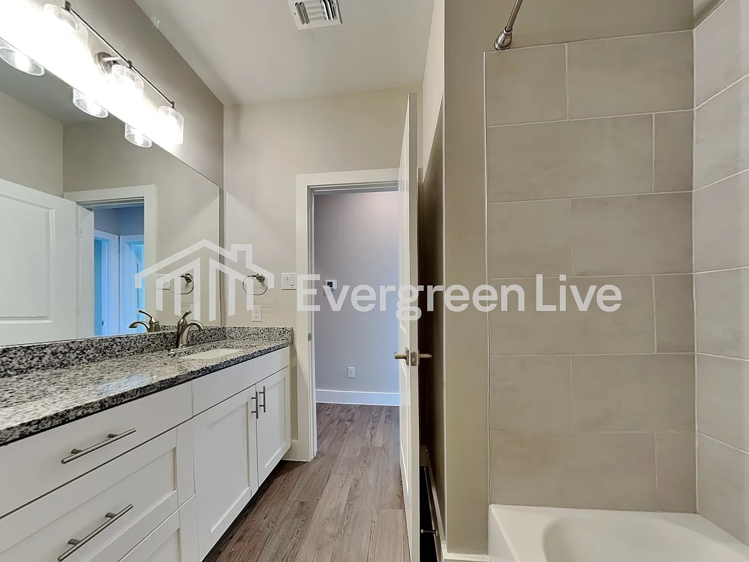 4 bed, 2.0 bath, 2008 sqft, $2,295 — Photo 3