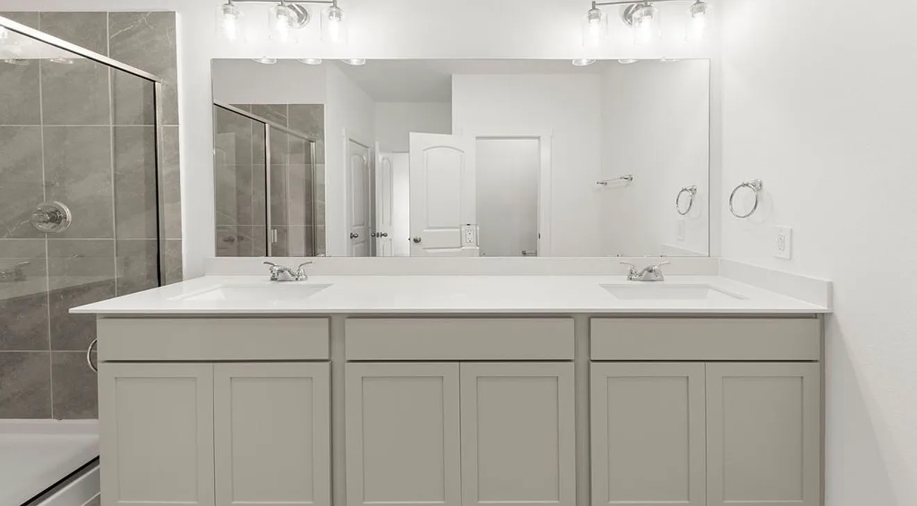 4 bed, 2502 sqft, $2,950 — Photo 4