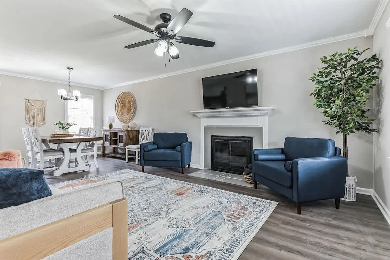 3 bed, 2.0 bath, 2497 sqft, $9,514 — Photo 4