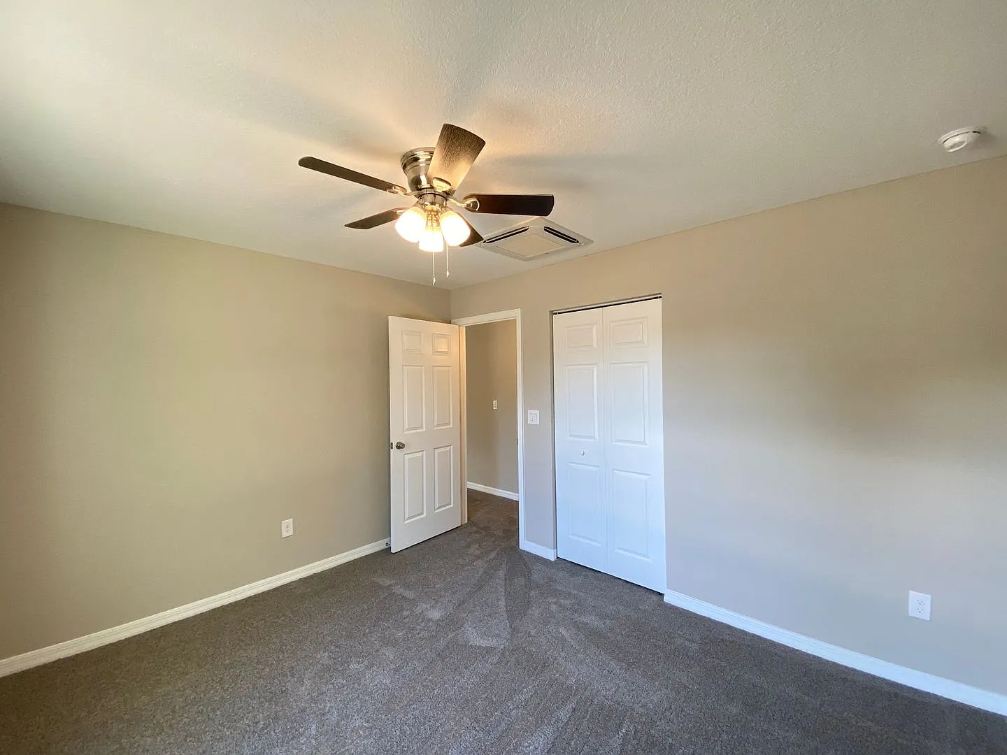 Desirable Sw Ocala Neighborhood- 3/2/2 **Won"T Last** — Photo 3