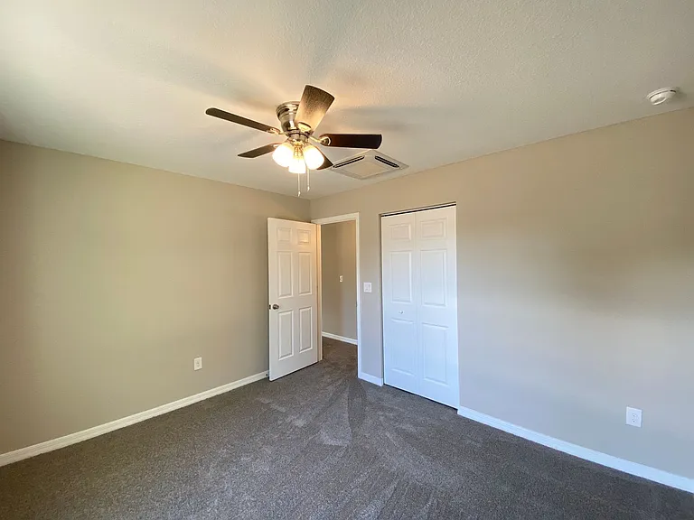 13709 SW 40th Cir — Photo 3