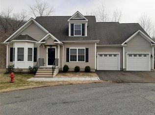 2 Manor Ln, Bethel, CT 06801