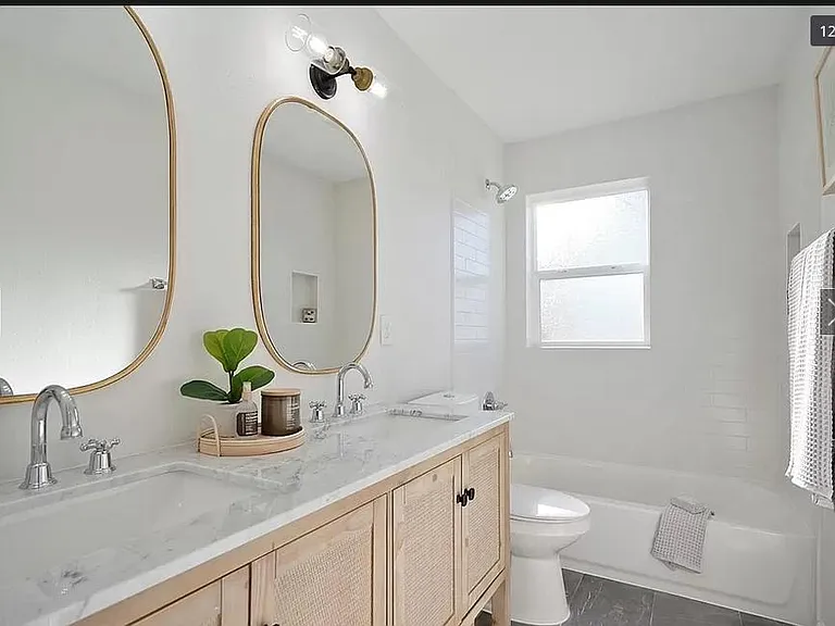 1095 Irving St — Photo 9