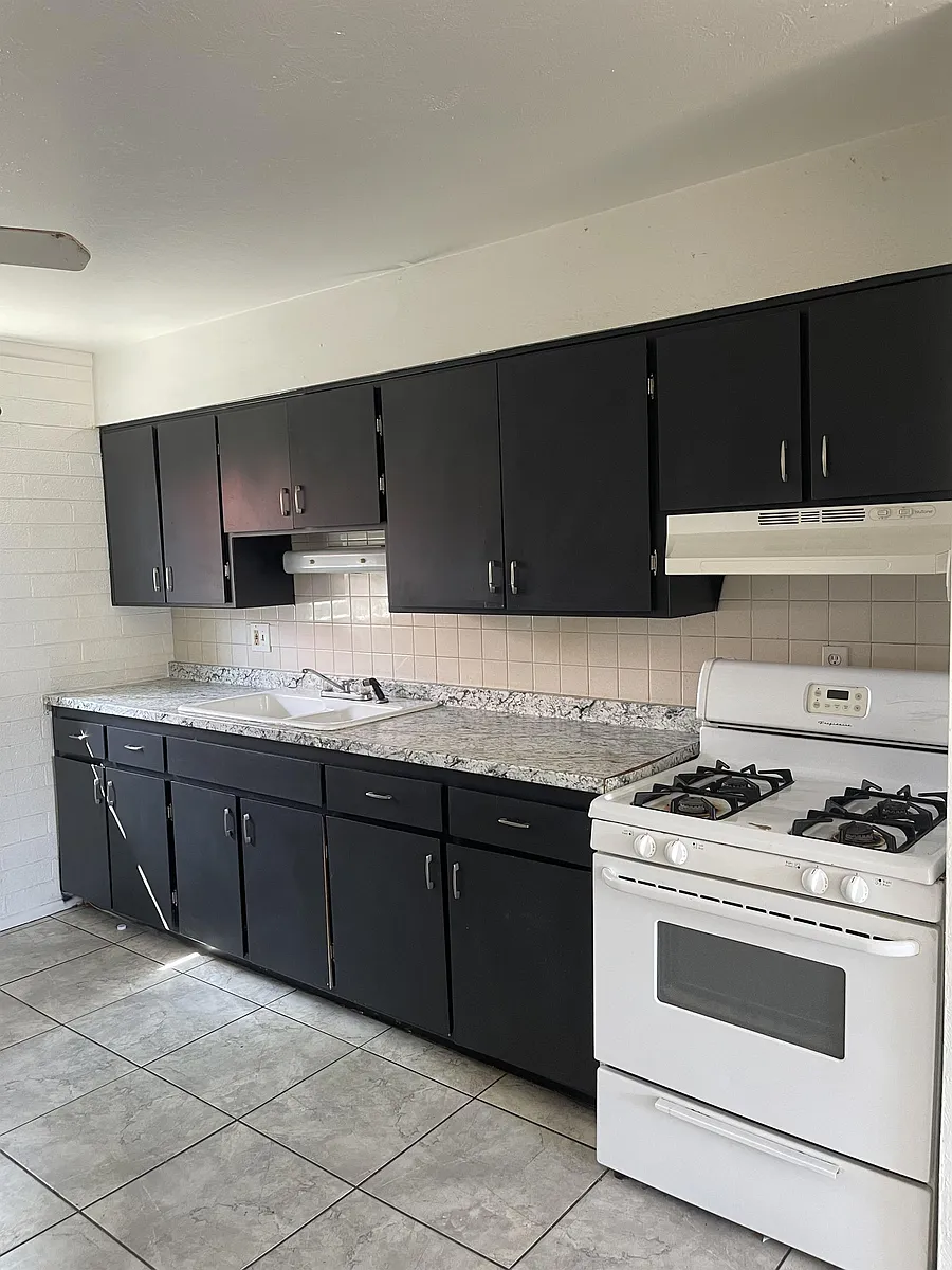 Building Photo - 9816 N 15th St #2