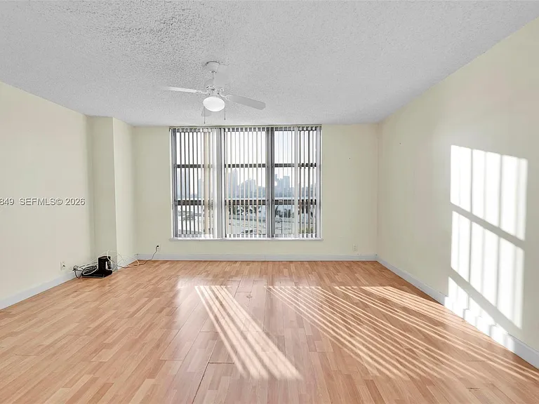 3530 Mystic Pointe Dr #710 — Photo 26
