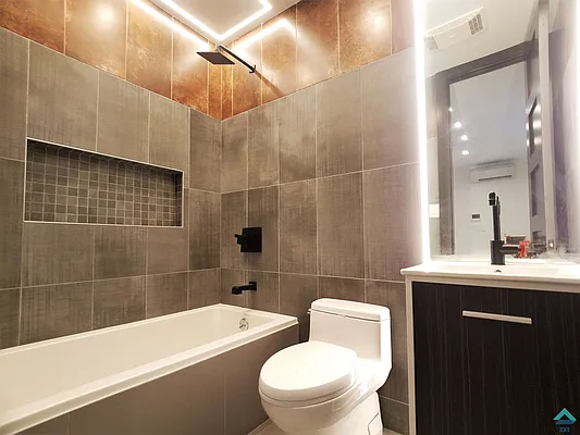 Rented by EXR | media 40