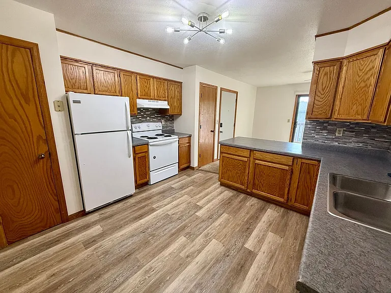 1216 N Point Dr — Photo 1