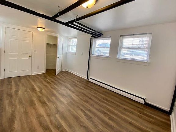 3rd image of 303 E Jefferson St #B