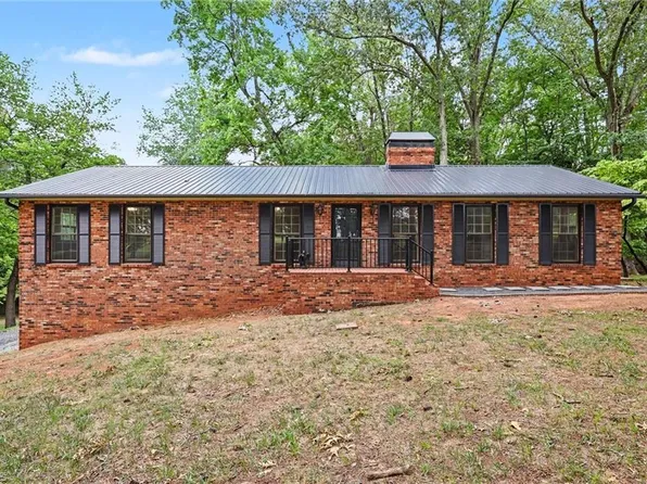 3318 Oak Ridge Rd, Summerfield, NC 27358