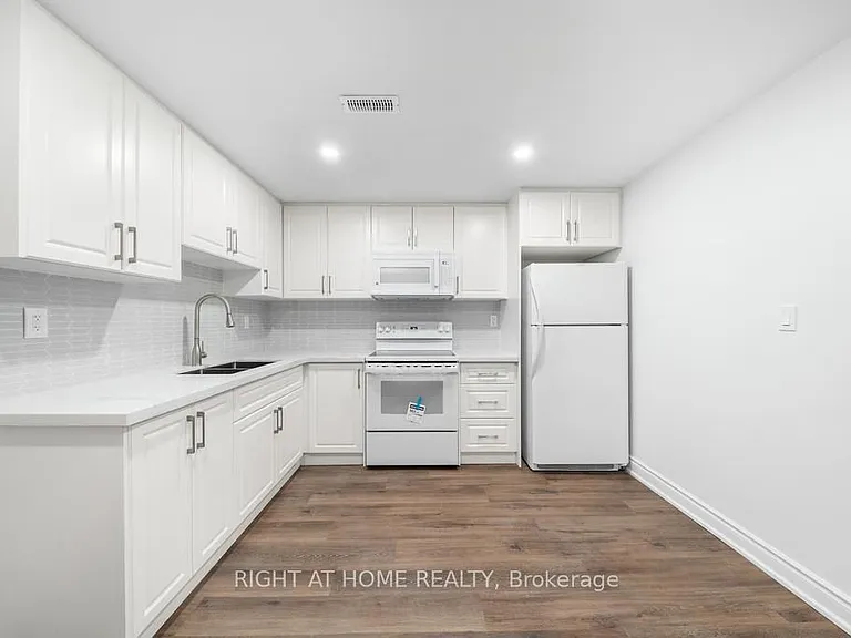 582 Carlyle Ct #LOWER — Photo 3