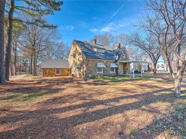 1705 N Garland Ave, Fayetteville, AR 72703