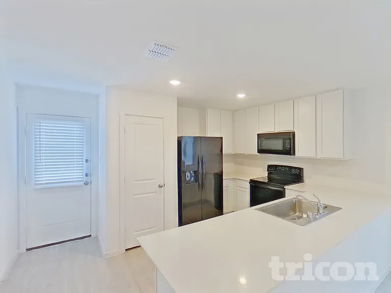 6751 Highlands St — Photo 5