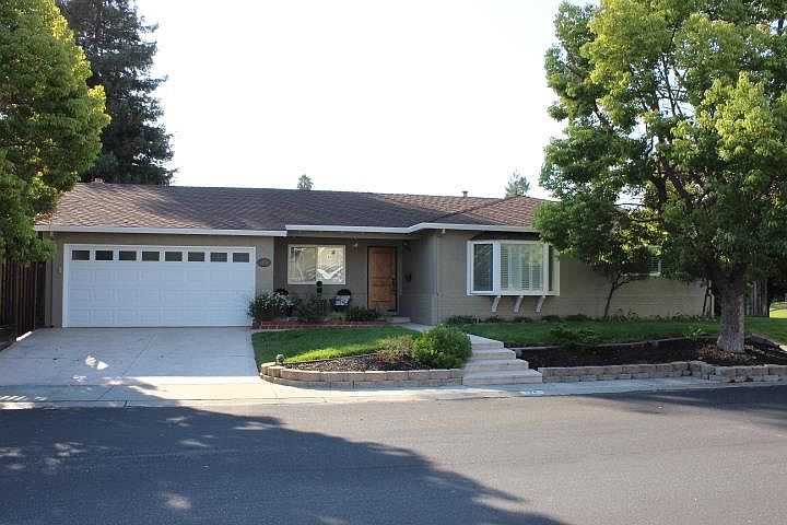 1st image of 174 Belwood Gtwy