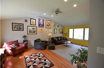 Expansive LR with cathedral ceiling