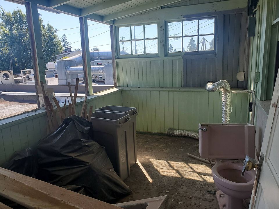 2nd image of 6834 NE Sandy Blvd #1