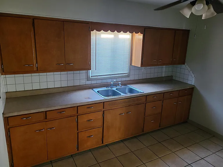 4919 Carey St — Photo 3