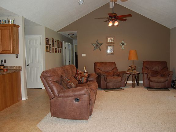 Hi-ceilings in living rm.