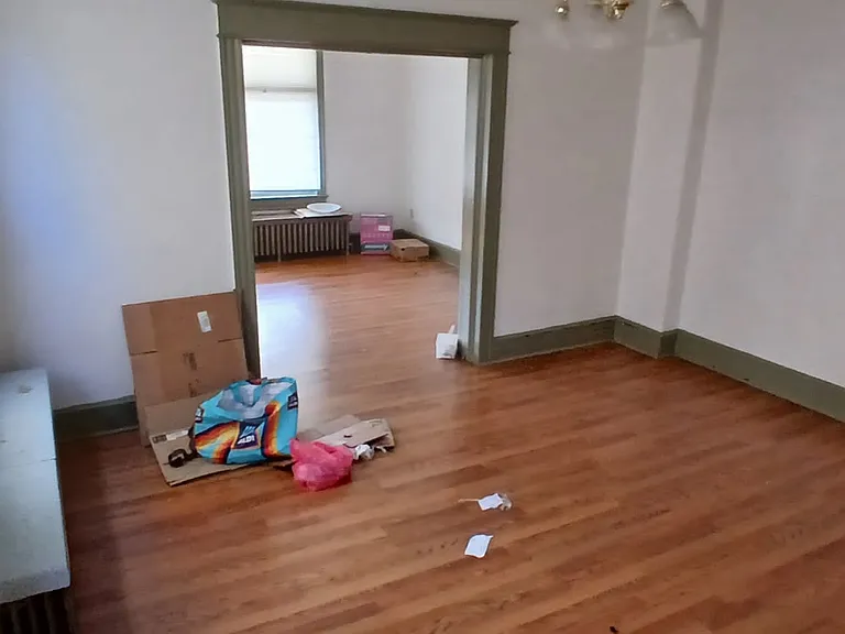 648 Linden Ave — Photo 2