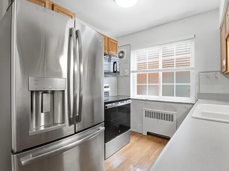 6237 Benneville St #1 — Photo 9