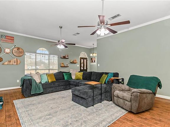 4th image of 808 Whitfield Dr