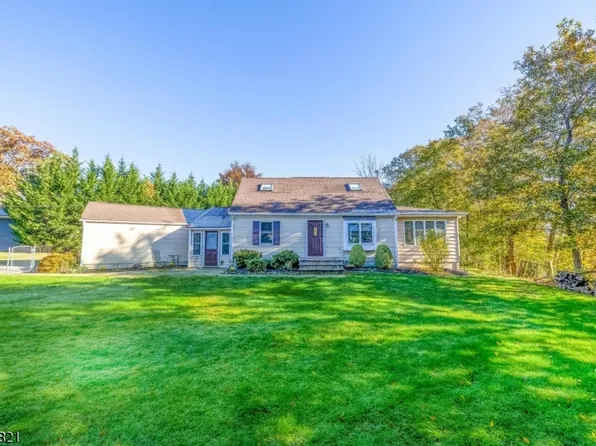 21 Maple Ter, Millstone Boro, NJ 08844