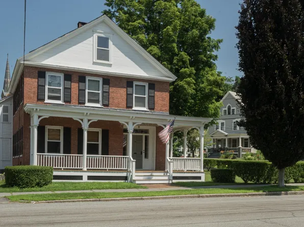 29 School Street, Rockingham, VT 05101